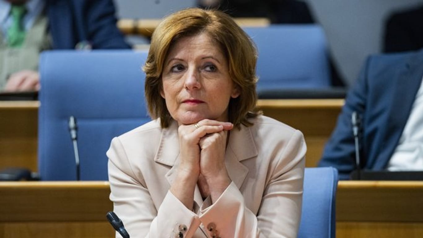 Malu Dreyer sitzt im Landtag