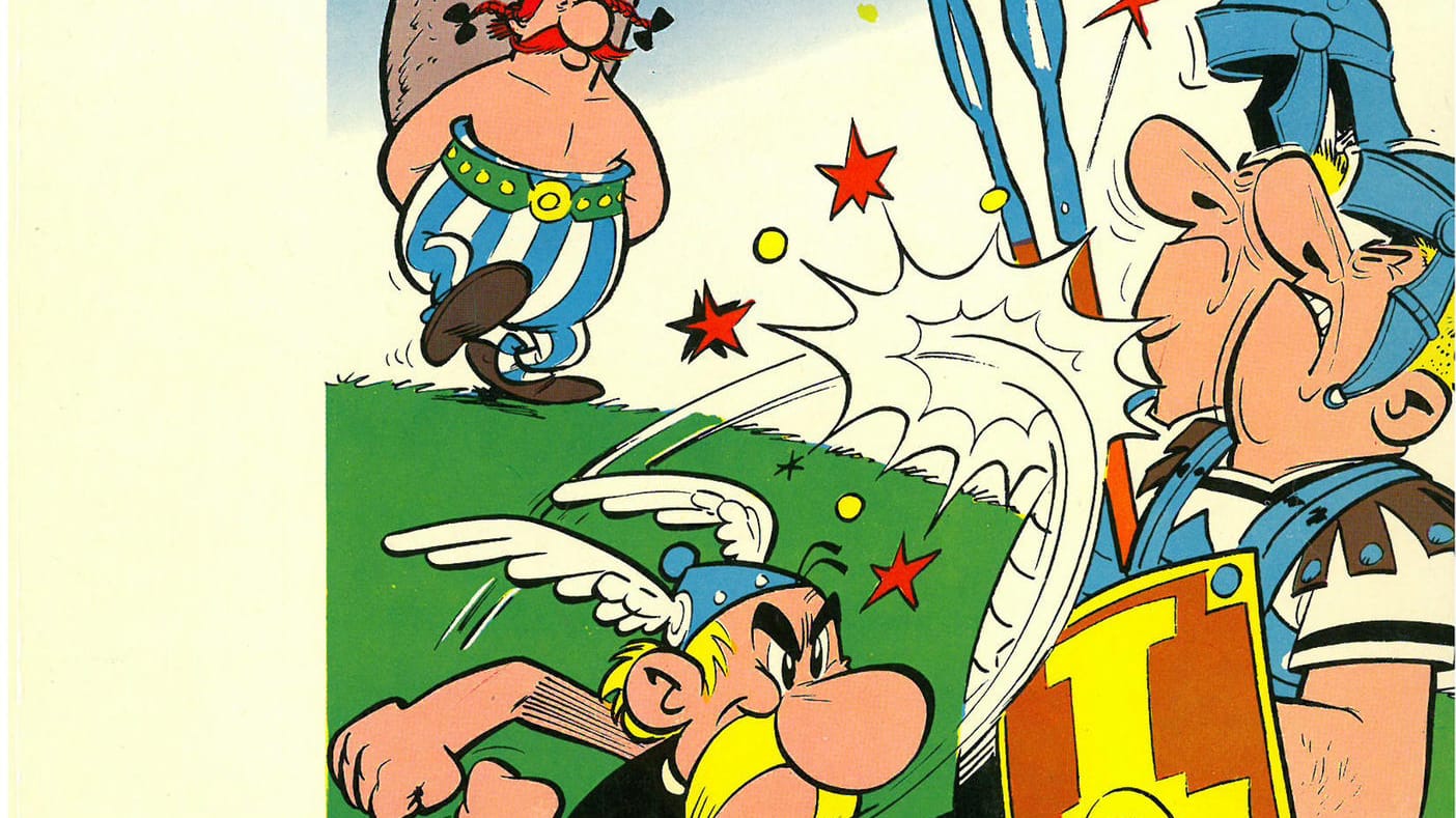 Die erste Ausgabe: Asterix der Gallier. Die Römer entführen den Druiden Miraculix, um an das Rezept des Zaubertrankes zu kommen. Asterix und Obelix müssen ihn aus dem Legionärslager befreien. In diesem ersten Teil kommen mehrere kleine Details vor, die in den Folgeausgaben nicht mehr erscheinen. Zum Beispiel trägt Obelix eine Axt, mit der er in den weiteren Bänden nicht mehr ausgestattet ist.1967 erschien der Comic als gleichnamiger Zeichentrickfilm.