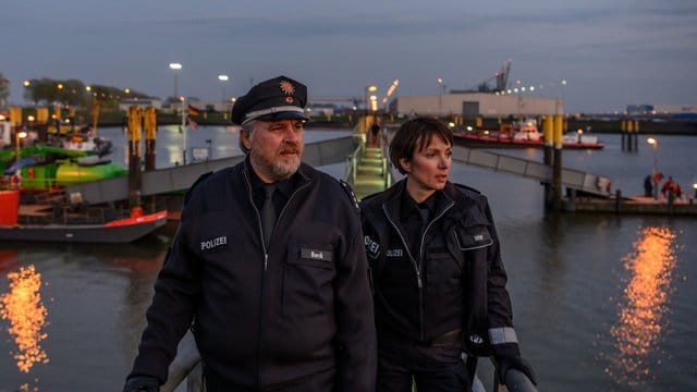 Maja Witt (Julia Koschitz) und Klaus Burck (Aljoscha Stadelmann) gehen ungewöhnliche Wege. Maja Witt (Julia Koschitz) und Klaus Burck (Aljoscha Stadelmann) gehen ungewöhnliche Wege.
