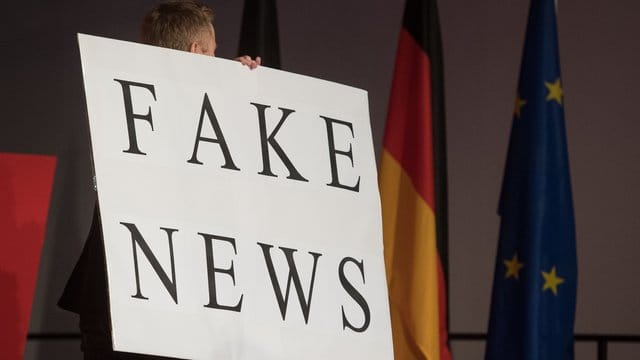 Vor allem in den sozialen Medien sind viele Falschinformationen in Sachen Coronavirus zu finden. Vor allem in den sozialen Medien sind viele Falschinformationen in Sachen Coronavirus zu finden.