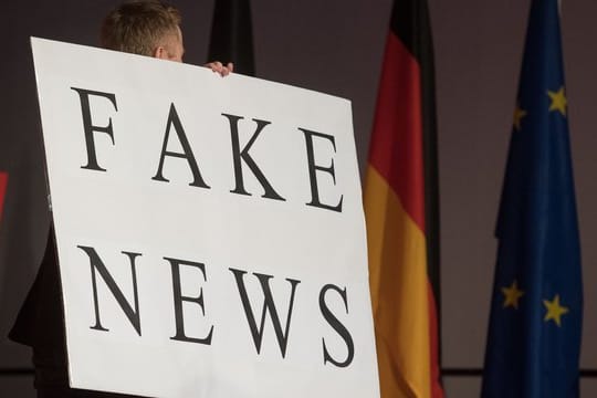Vor allem in den sozialen Medien sind viele Falschinformationen in Sachen Coronavirus zu finden.