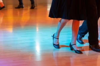 Während in Sachsen Tanzschulen wieder öffnen dürfen, sind in anderen Bundesländern sogenannte Indoor-Kontaktsportarten nach wie vor tabu.