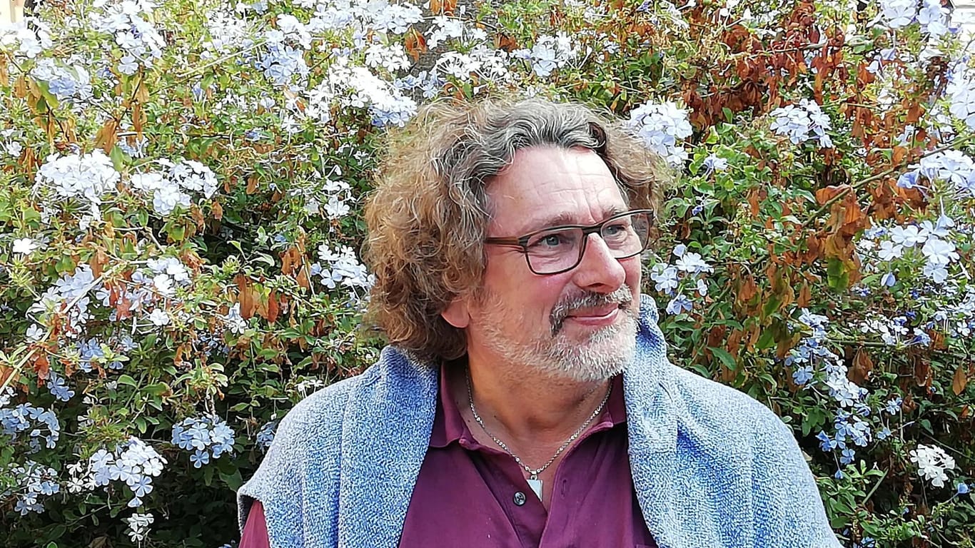 Andreas Barlage: Er hat schon mehrere Garten- und Rosenbücher veröffentlicht, zuletzt den Titel "Wie kommt die Laus aufs Blatt?" (2021).