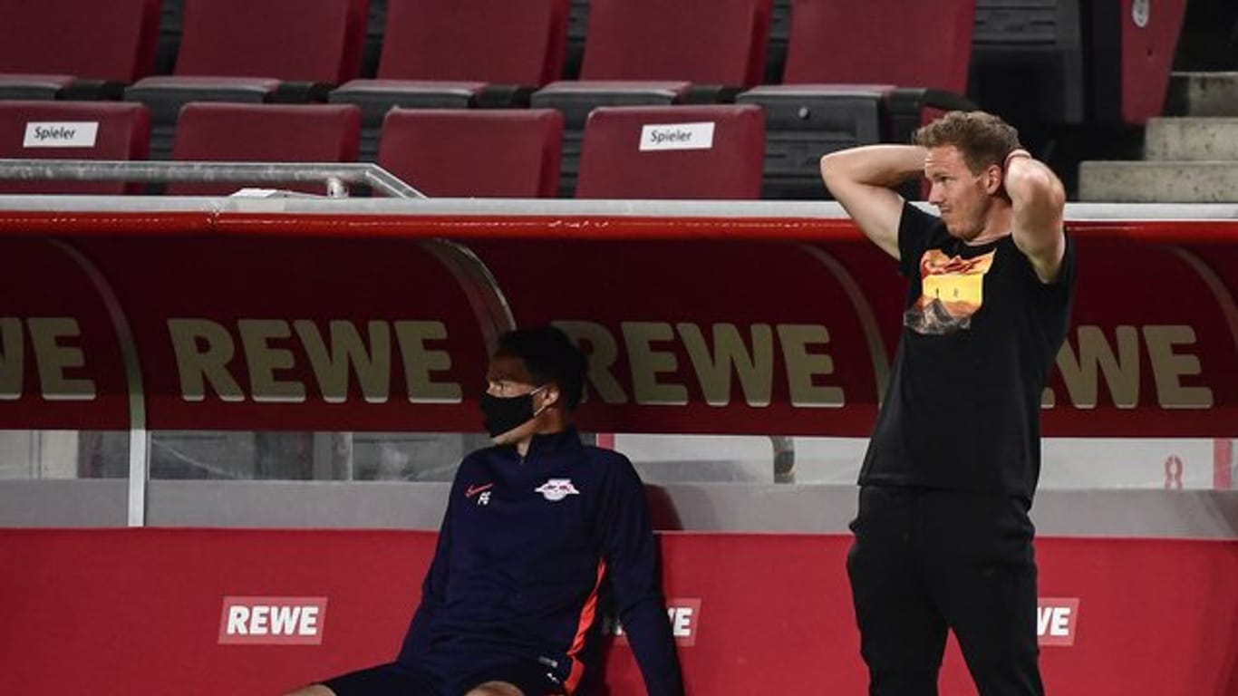 Tigerte beim Spiel in Köln an der Seitenlinie entlang: Leipzigs Trainer Julian Nagelsmann.
