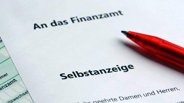 Seit Januar 2015 kommen deutlich weniger Steuerhinterzieher mit einer Selbstanzeige ohne Strafe davon. Seit Januar 2015 kommen deutlich weniger Steuerhinterzieher mit einer Selbstanzeige ohne Strafe davon.