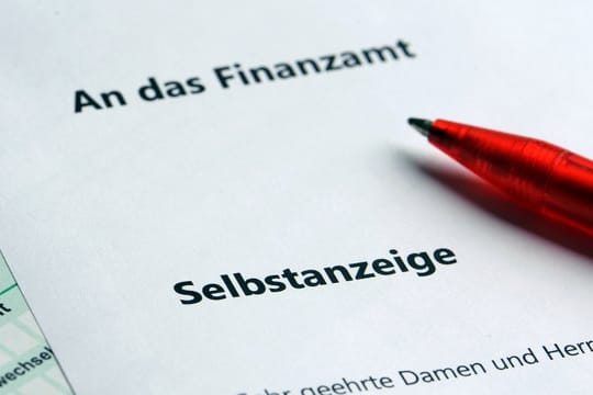 Seit Januar 2015 kommen deutlich weniger Steuerhinterzieher mit einer Selbstanzeige ohne Strafe davon.