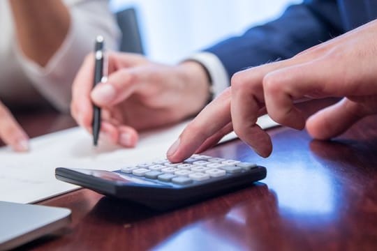 Wichtige Frage: Wie viel Geld kann sicher regelmäßig aufgebracht werden, um den Kredit zu bedienen?. Wichtige Frage: Wie viel Geld kann sicher regelmäßig aufgebracht werden, um den Kredit zu bedienen?.