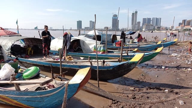 Das Mekong-Flussbett auf der Chroy-Changvar-Halbinsel führt kaum Wasser. Das Mekong-Flussbett auf der Chroy-Changvar-Halbinsel führt kaum Wasser.