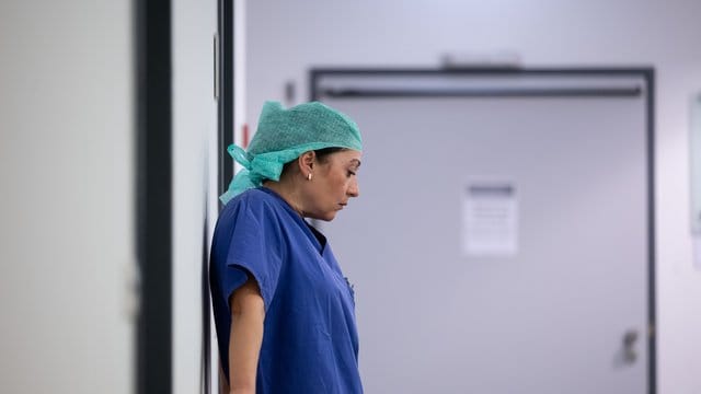 Ayse Yeter, Krankenschwester und Stationsleitung der Intensivstation für Covid-19 Patienten des Klinikum Stuttgart.