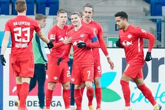 RB Leipzig ist nach dem Sieg bei Hoffenheim hinter Bayer und Bayern in Lauerstellung im Bundesliga-Titelrennen.