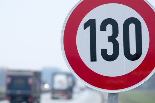 An der Autobahn A24 in der Nähe von Suckow herrscht bereits 130.