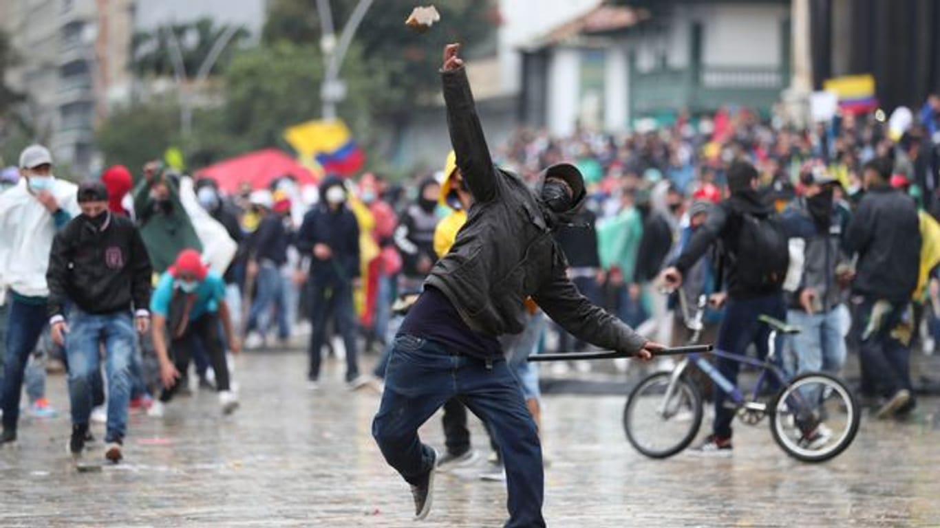 Demonstranten protestieren in Kolumbien weiter.