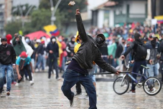Demonstranten protestieren in Kolumbien weiter.
