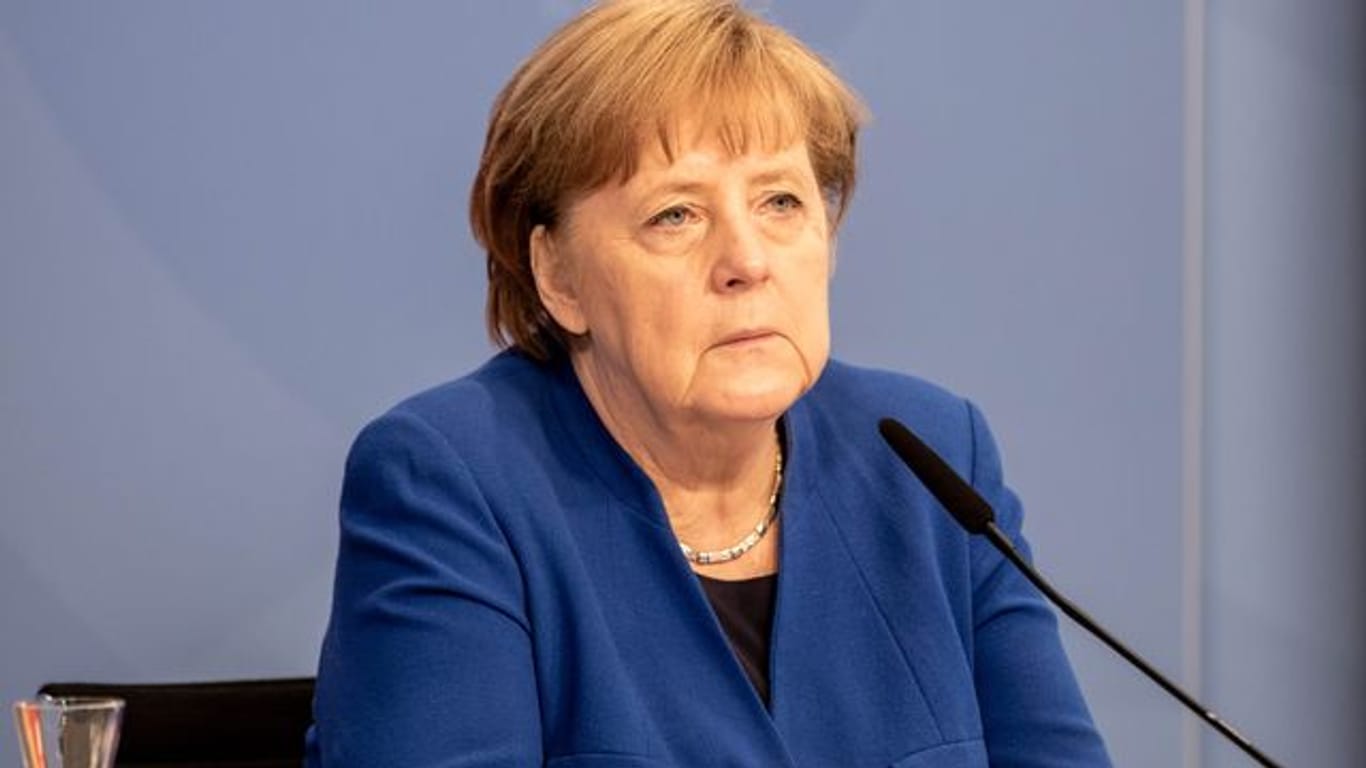 Bundeskanzlerin Angela Merkel (CDU) nimmt am digitalen Petersberger Klimadialog teil.
