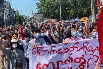 Trotz aller Repressionen hält der Widerstand in Myanmar gegen die Militärregierung an.