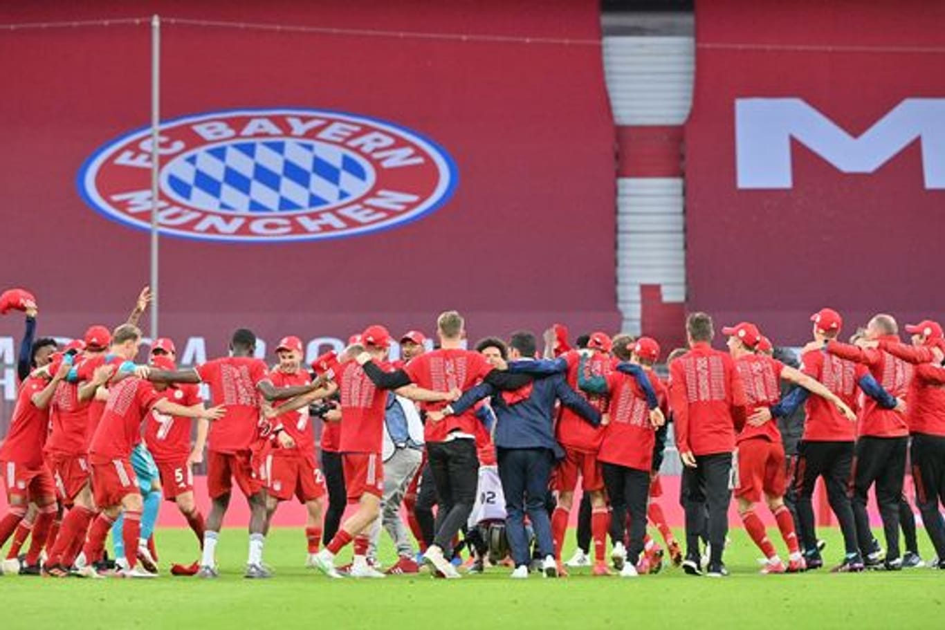 Auch die Meisterschaft 2021 musste der FC Bayern vor leeren Zuschauerrängen feiern.