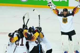 Die deutsche Eishockey-Nationalmannschaft spielt damit um die erste WM-Medaille seit 1953.