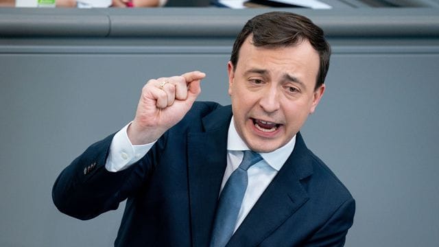 CDU-Generalsekretär Paul Ziemiak während seiner Rede im Bundestag.