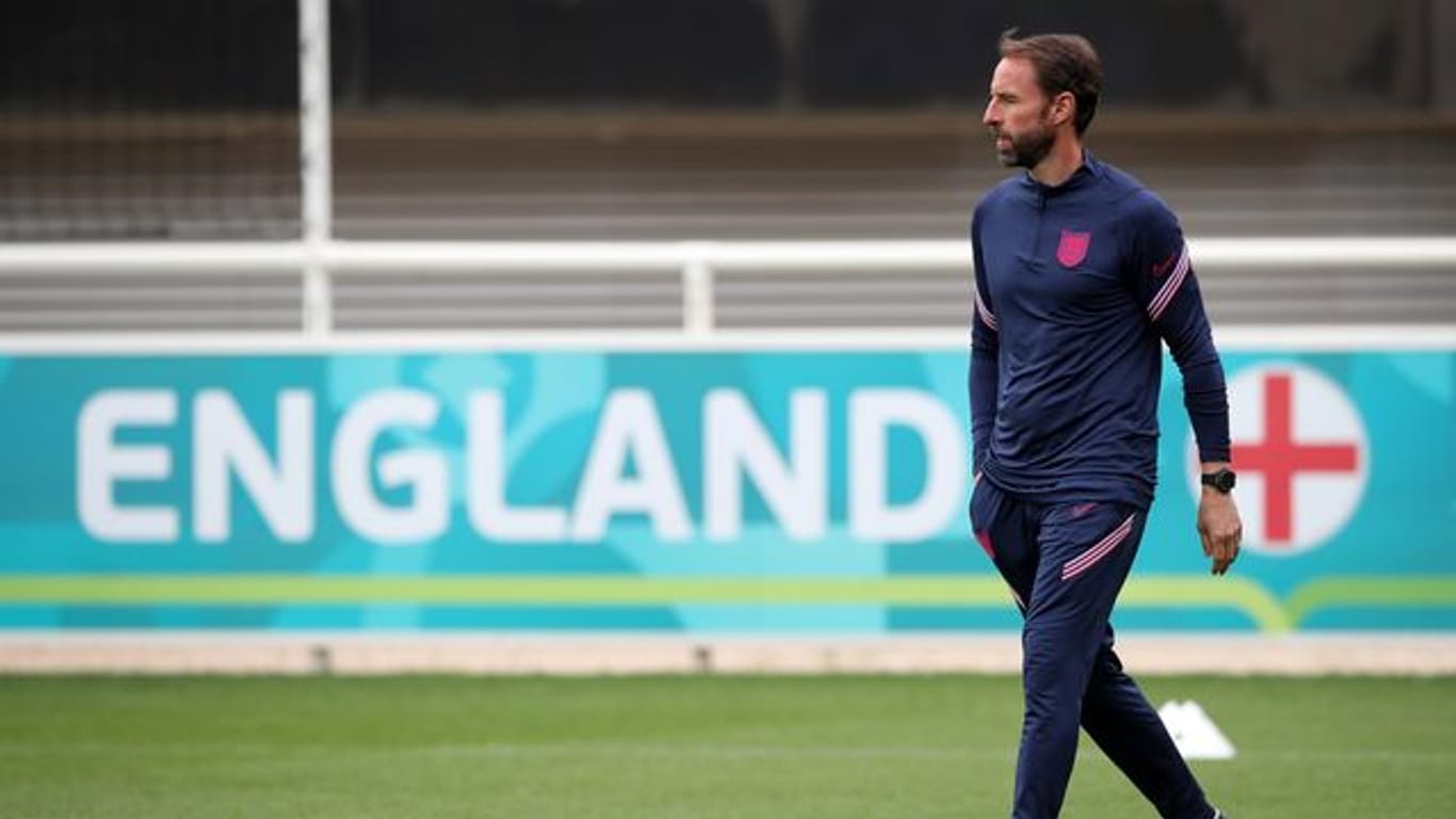 England-Coach Gareth Southgate erwartet in Wembley im Prestigeduell Schottland.