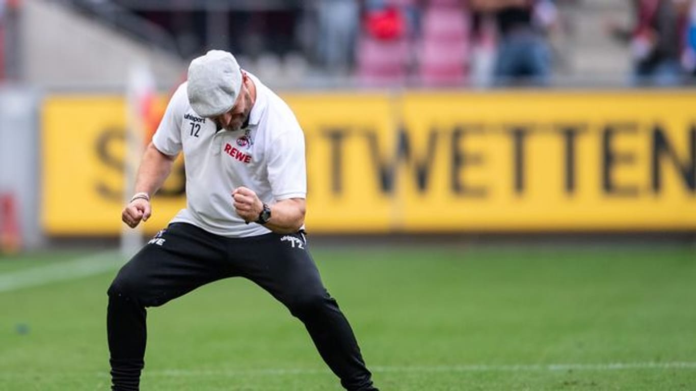 Kölns Trainer Steffen Baumgart jubelt über den Sieg gegen den VfL Bochum.