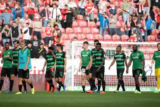 Die Fürther Spieler waren nach der Niederlage in Mainz bedient.