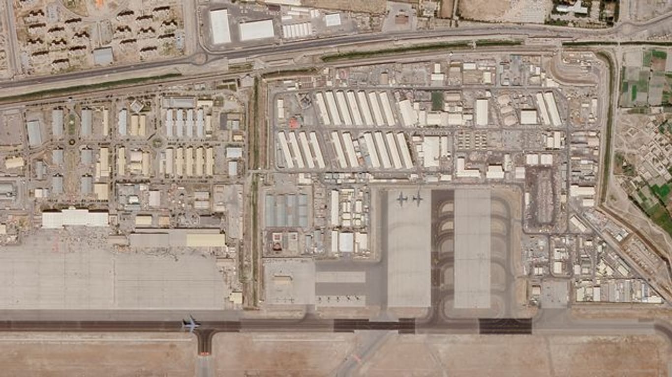 Das Satellitenbild zeigt den militärischen Teil des Flughafens von Kabul.