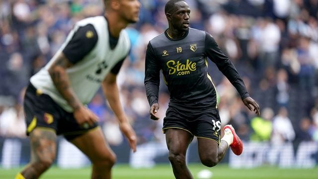 Moussa Sissoko (r) im Trikot des FC Watford.