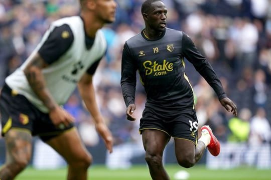 Moussa Sissoko (r) im Trikot des FC Watford.