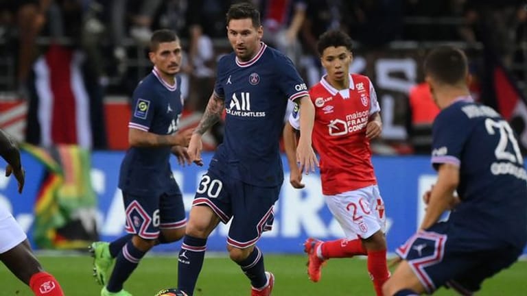 Lionel Messi gab gegen Stade Reims sein Debüt für Paris Saint-Germain.