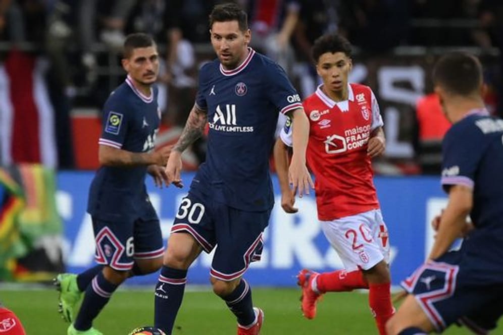 Lionel Messi gab gegen Stade Reims sein Debüt für Paris Saint-Germain.