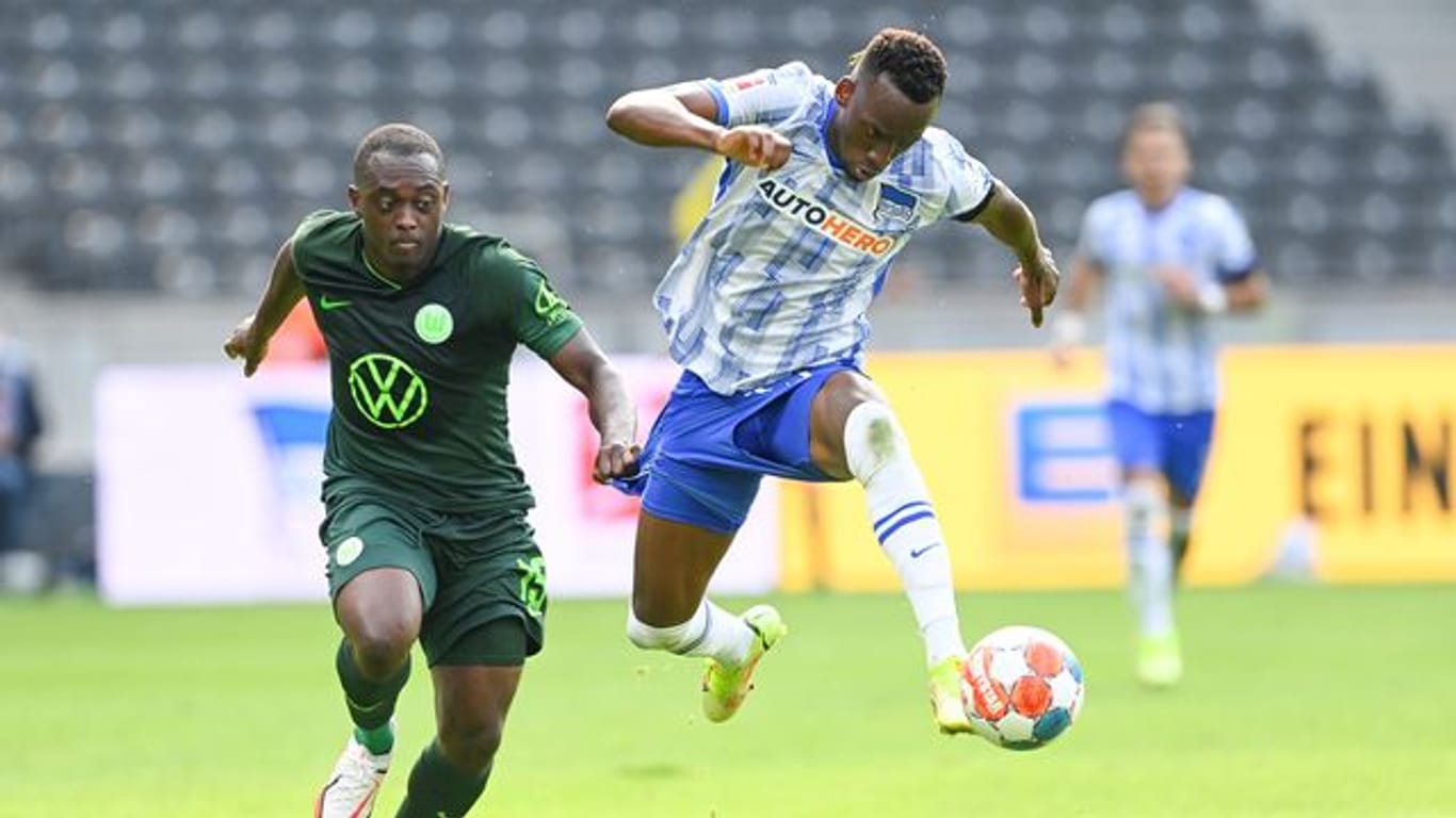 Dodi Lukebakio (r) wechselt von Hertha BSC zum VfL Wolfsburg.