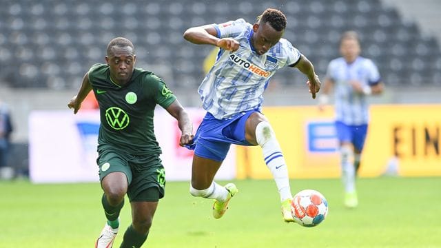 Dodi Lukebakio (r) wechselt von Hertha BSC zum VfL Wolfsburg. Dodi Lukebakio (r) wechselt von Hertha BSC zum VfL Wolfsburg.