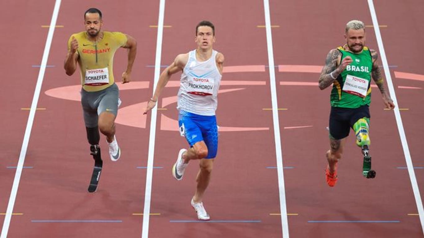 Leon Schäfer (l) gewann über die 100 Meter die Bronzemedaille.