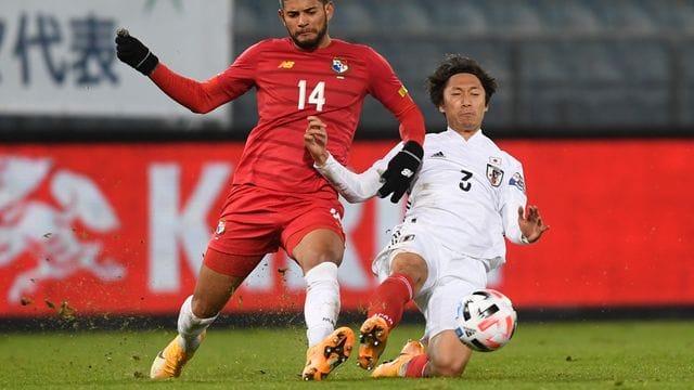 Bielefeld verpflichtete Andres Andrade (l) vom österreichischen Bundesligisten Linzer ASK. Bielefeld verpflichtete Andres Andrade (l) vom österreichischen Bundesligisten Linzer ASK.