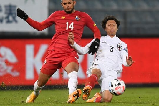 Bielefeld verpflichtete Andres Andrade (l) vom österreichischen Bundesligisten Linzer ASK.