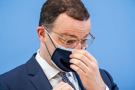 Gesundheitsminister Jens Spahn nach einer Pressekonferenz zur Corona-Lage.