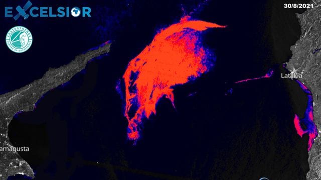 Das Satellitenbild zeigt in Rot den Ölteppich zwischen Syrien (r) und Zypern (l) (Bestmögliche Bildqualität). Das Satellitenbild zeigt in Rot den Ölteppich zwischen Syrien (r) und Zypern (l) (Bestmögliche Bildqualität).