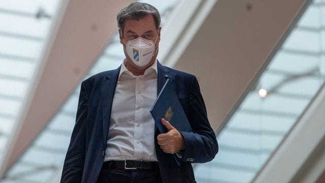 Markus Söder (CSU), Ministerpräsident von Bayern, kommt zur ersten Sitzung des bayerischen Kabinetts nach der Sommerpause. Markus Söder (CSU), Ministerpräsident von Bayern, kommt zur ersten Sitzung des bayerischen Kabinetts nach der Sommerpause.