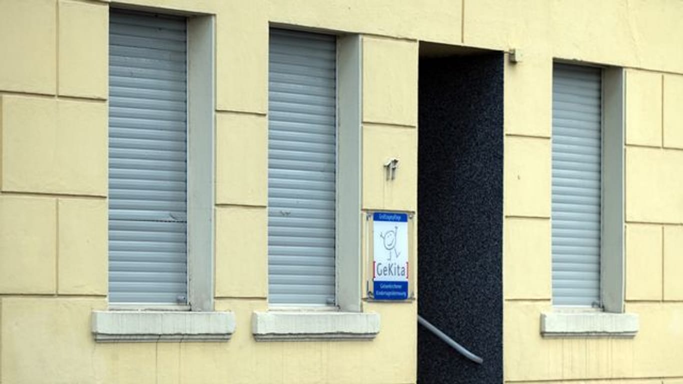 Nach dem Tod eines zweijährigen Jungen in einer städtischen Mini-Kita in Gelsenkirchen ermittelt die Polizei "in alle Richtungen".