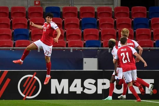 Wahid Faghir (l) unterschrieb beim VfB.