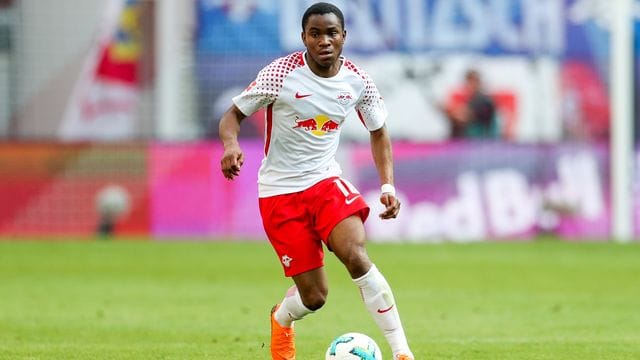 Ademola Lookman wechselt auf Leihbasis zu Leicester City in die englische Premier League. Ademola Lookman wechselt auf Leihbasis zu Leicester City in die englische Premier League.