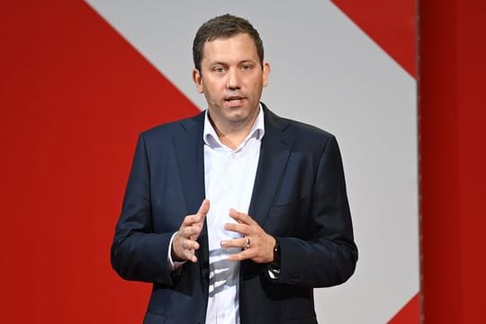 SPD-Generalsekretär Lars Klingbeil kontert Vorwürfen aus der Union.