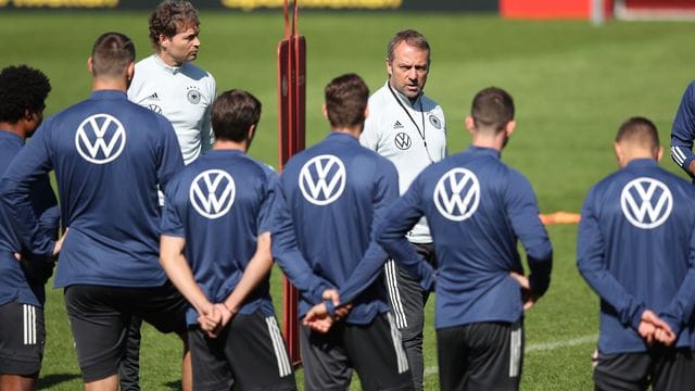 Ohne Kapitän Manuel Neuer und Thomas Müller musste Bundestrainer Hansi Flick das finale Training für das Liechtenstein-Spiel abhalten.