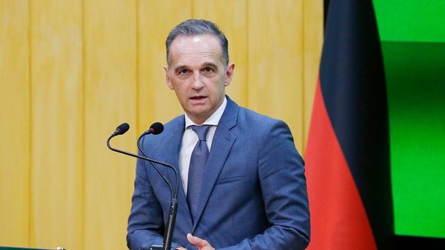 Bundesaußenminister Heiko Maas (SPD) bei einer gemeinsamen Pressekonferenz mit dem pakistanischen Außenminister Qureshi. Bundesaußenminister Heiko Maas (SPD) bei einer gemeinsamen Pressekonferenz mit dem pakistanischen Außenminister Qureshi.