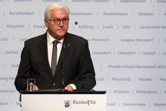 Frank-Walter Steinmeier: Der Bundespräsident spricht beim Staatsakt des Landes Rheinland-Pfalz zum Gedenken der Opfer der Flutkatastrophe in der Ring-Arena am Nürburgring.