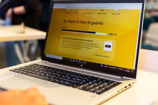 Auf einem Computerbildschirm ist ein Ergebnis einer Abfrage des Wahl-O-Mat für die Bundestagswahl 2021 dargestellt.