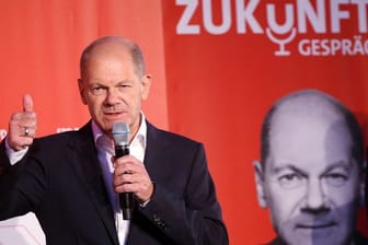 SPD-Kanzlerkandidat Olaf Scholz bei einem "Zukunftsgespräch" mit Bürgerinnen und Bürgern.