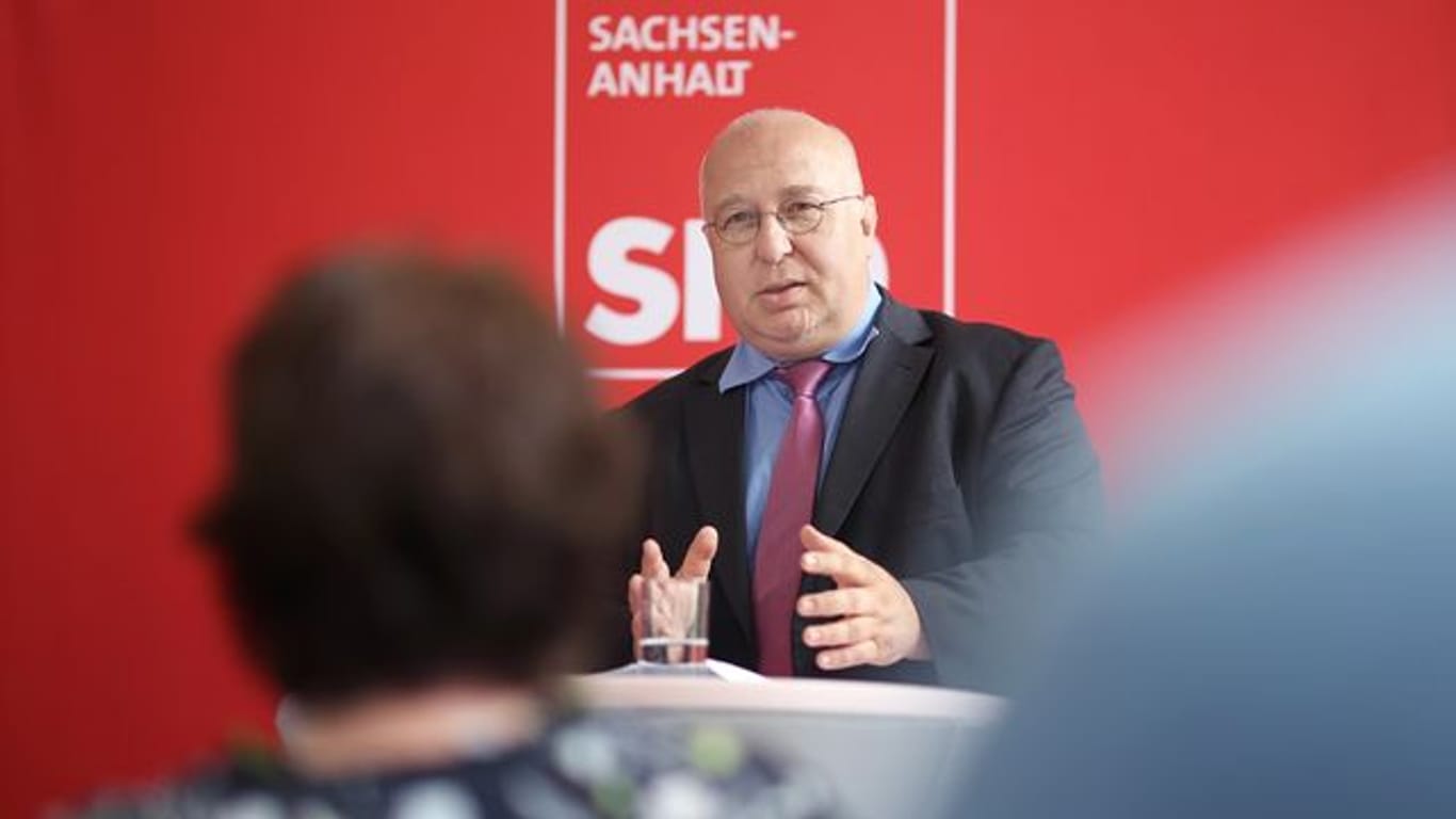 Die SPD in Sachsen-Anhalt hat dem Entwurf eines Koalitionsvertrags mit CDU und FDP zugestimmt.