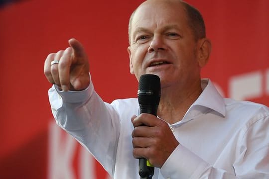 Kanzlerkandidat Olaf Scholz und die SPD liegen nun bei 25 Prozent.