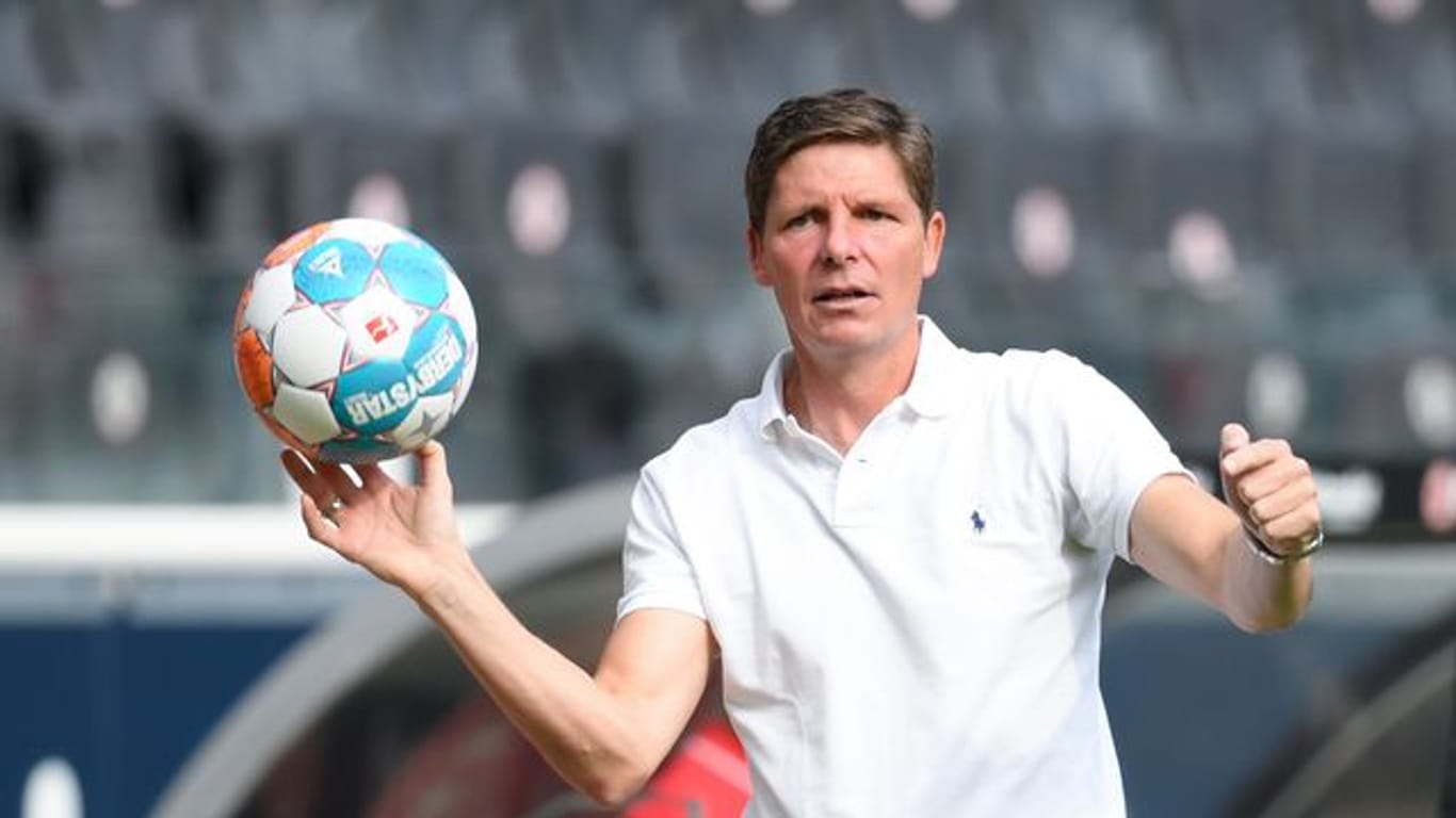 Ist ein Befürworter von Ausstiegsklauseln mit festgelegten Ablösesummen: Eintracht-Coach Oliver Glasner.